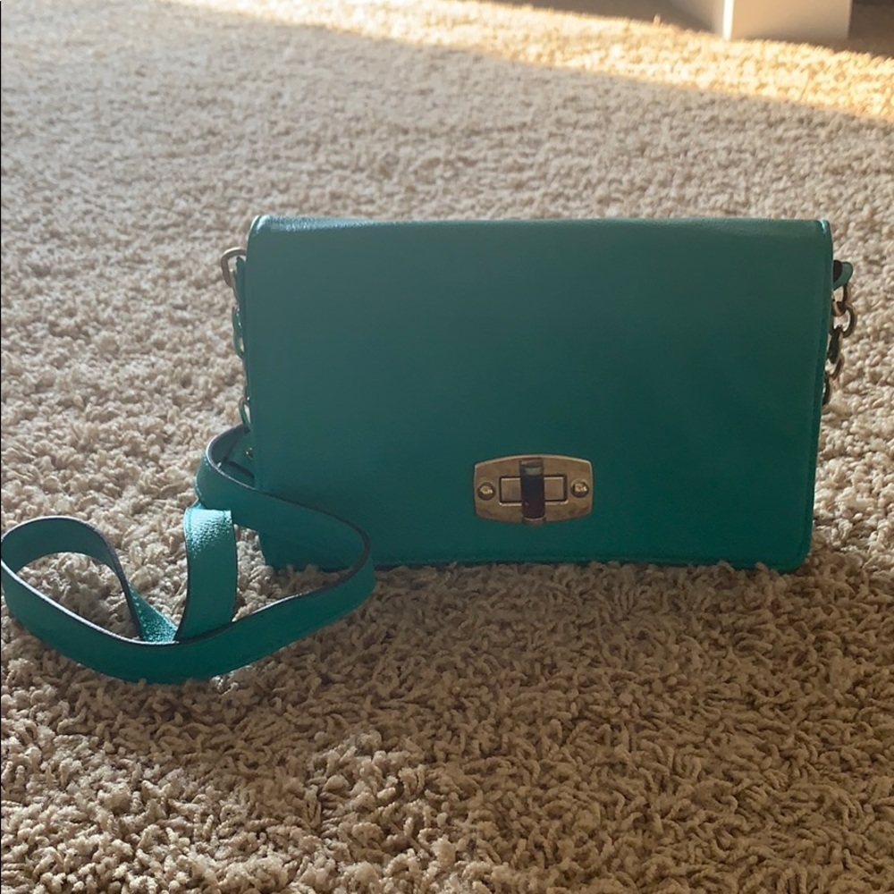 Beautiful turquoise color crossbody purse 💘